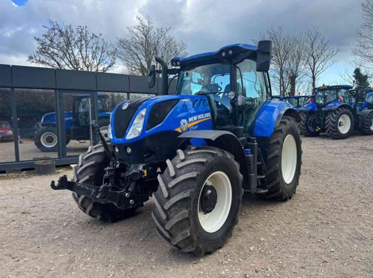 Used NEW HOLLAND T7.225