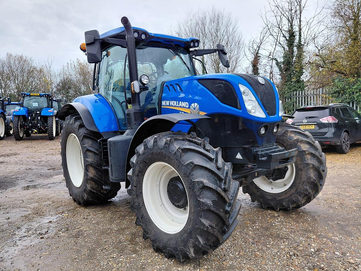 Used 2025 NEW HOLLAND T7.210