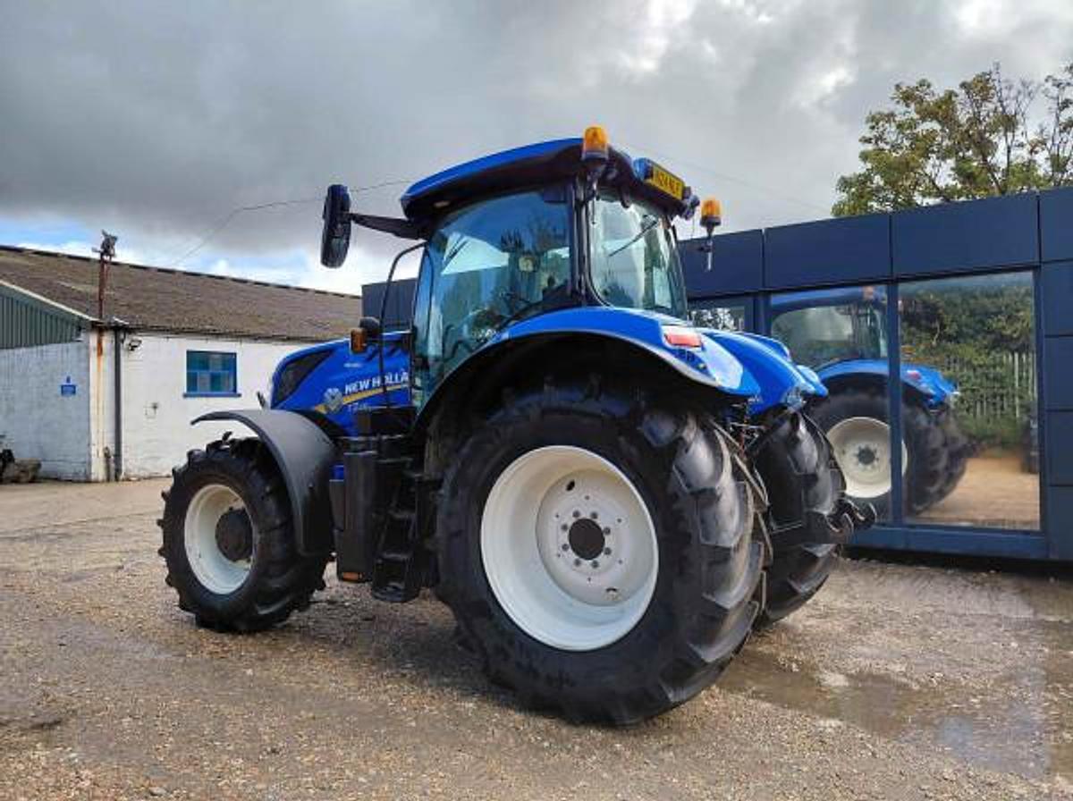 Used NEW HOLLAND T7.210