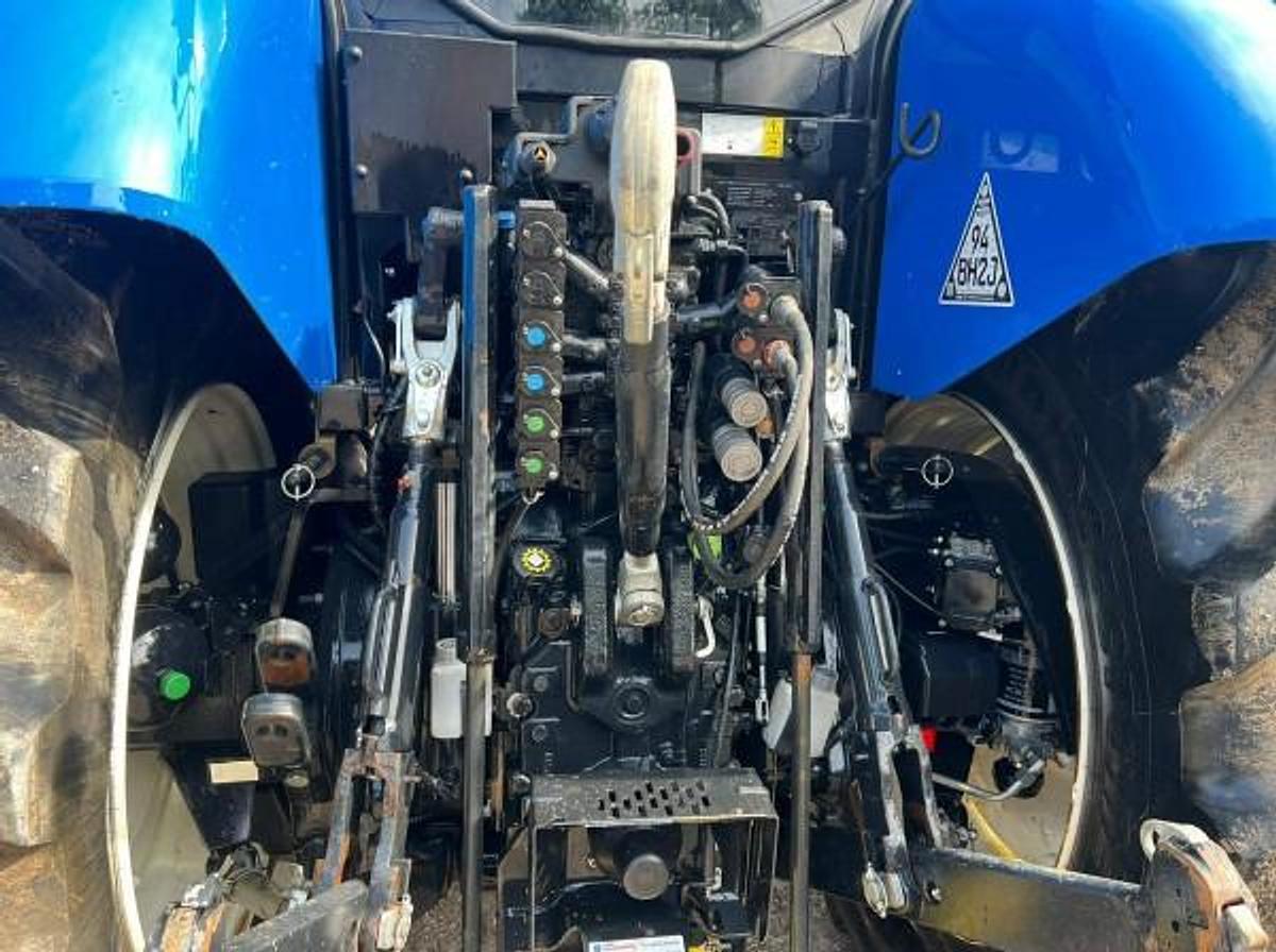 Used NEW HOLLAND T7.225