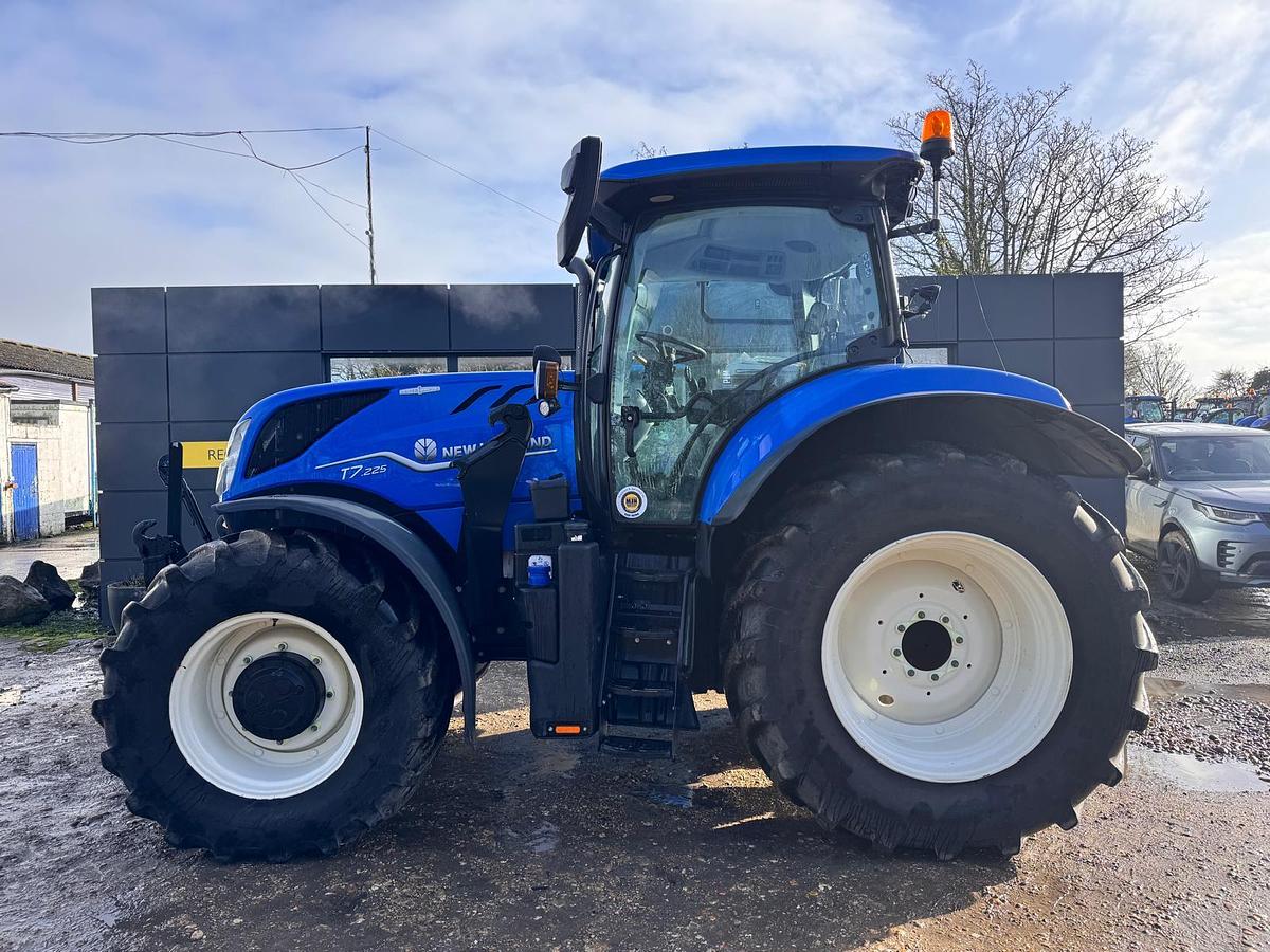 Used 2024 NEW HOLLAND T7.225 AUTO COMMAND