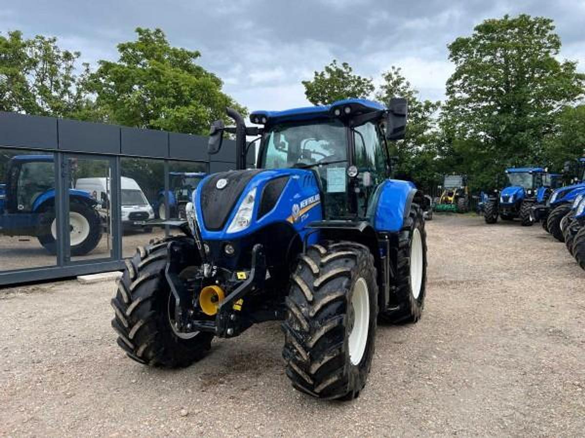Used NEW HOLLAND T7.225
