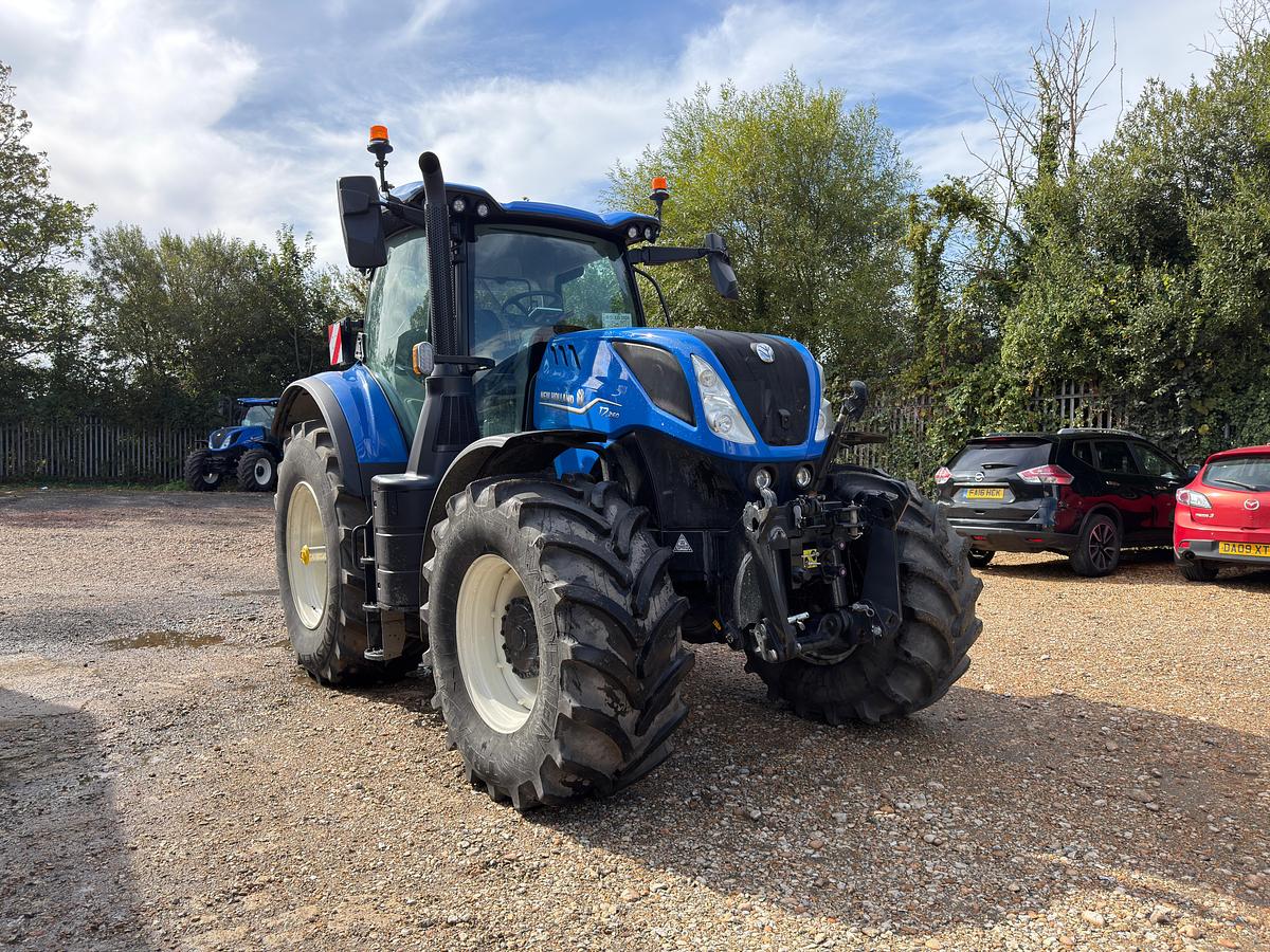 Used 2025 NEW HOLLAND T7.260 PLMI POWER COMMAND