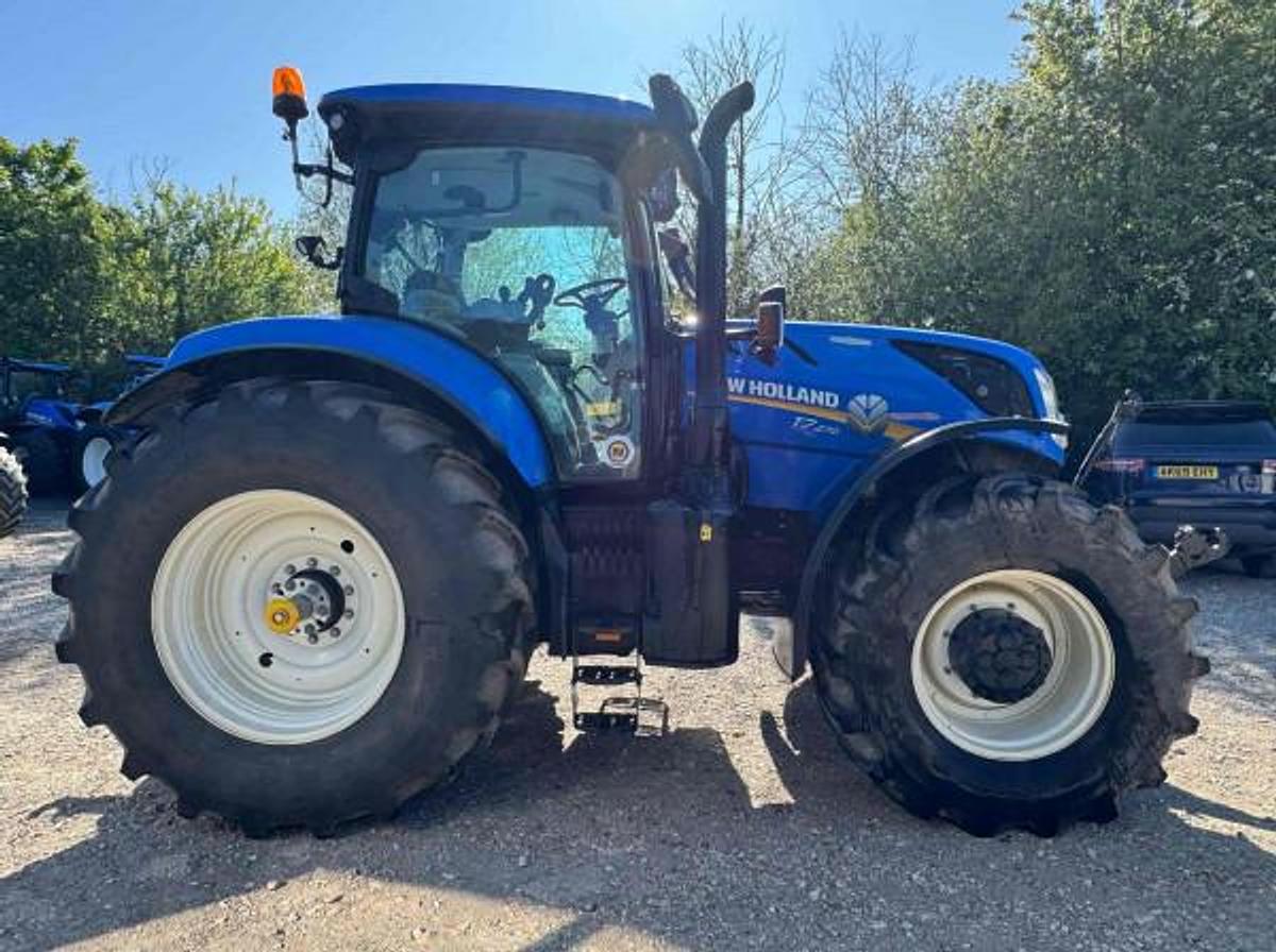 Used NEW HOLLAND T7.270 AUTO COMMAND