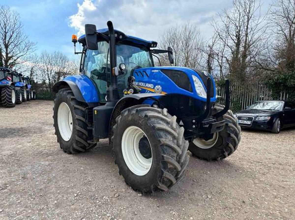 Used NEW HOLLAND T7.225