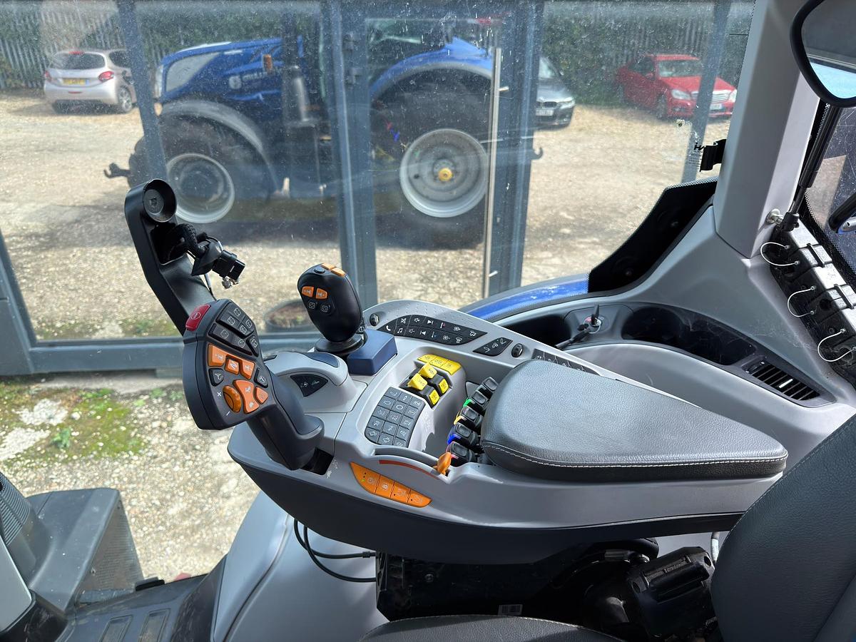 Used 2024 NEW HOLLAND T7.300 PLMI AUTO COMMAND
