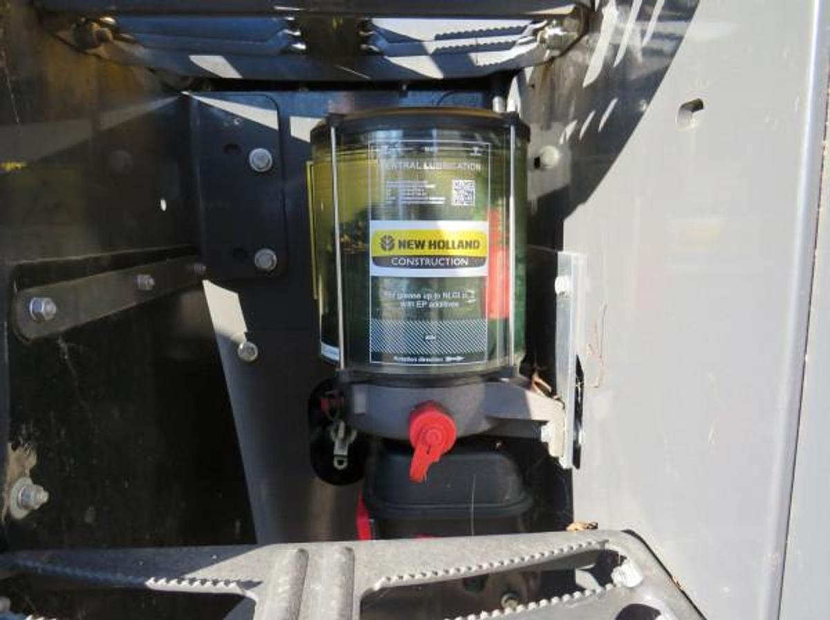 Used NEW HOLLAND W170 D