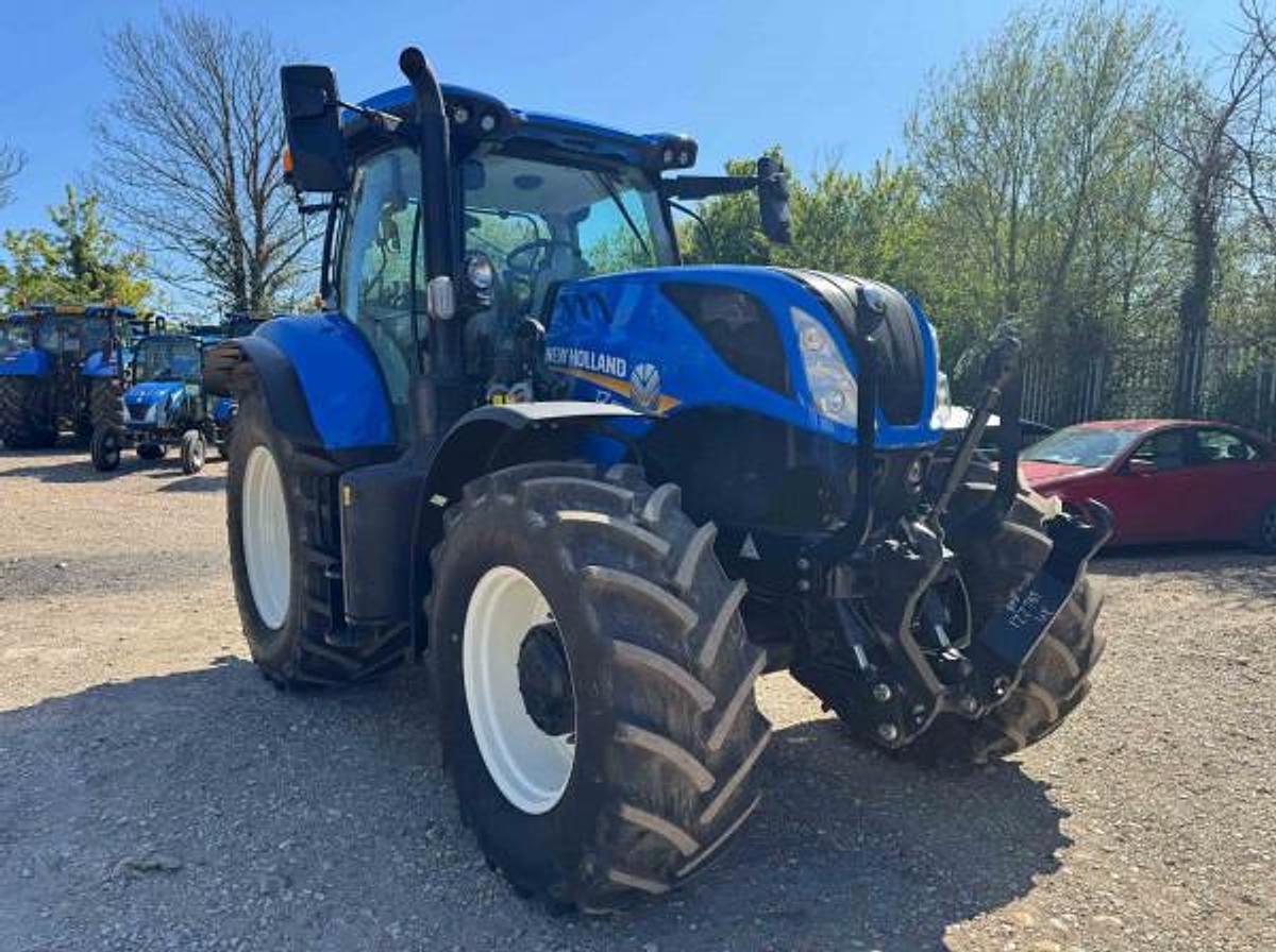 Used NEW HOLLAND T7.210