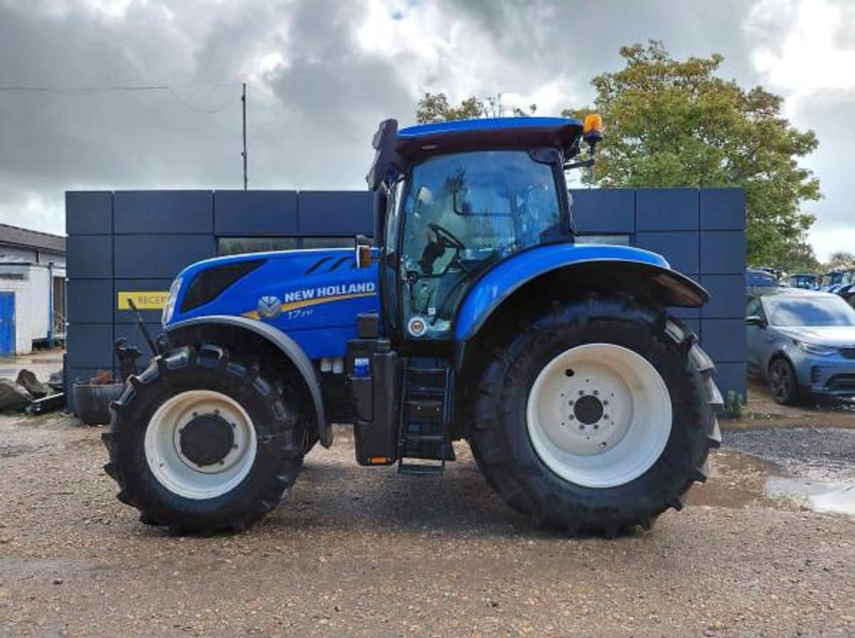 Used NEW HOLLAND T7.210