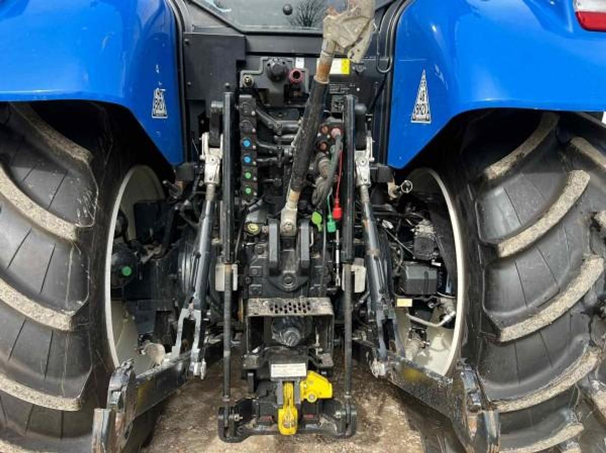 Used NEW HOLLAND T7.225