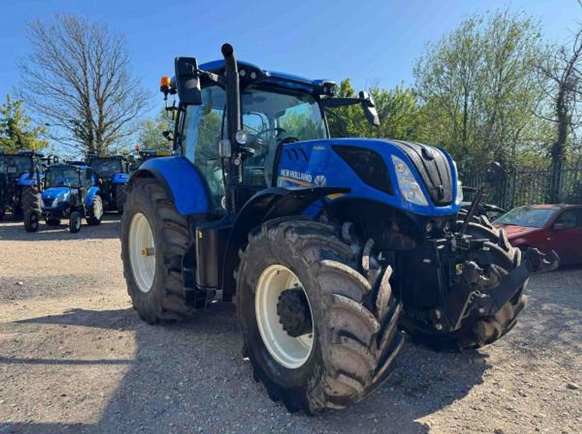 Used NEW HOLLAND T7.270 AUTO COMMAND