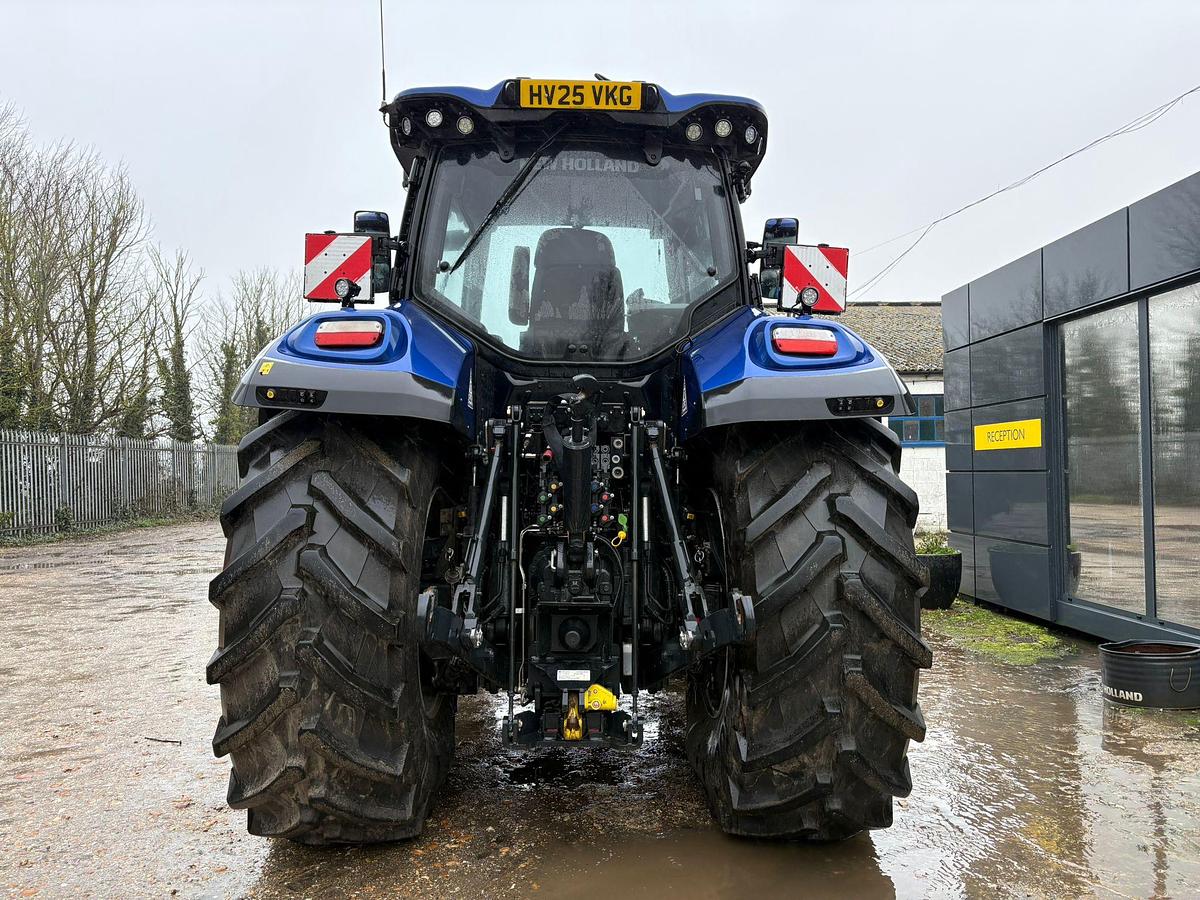 Used 2025 NEW HOLLAND T7.300 PLMI AUTO COMMAND