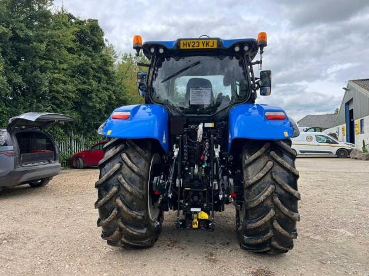Used NEW HOLLAND T7.225