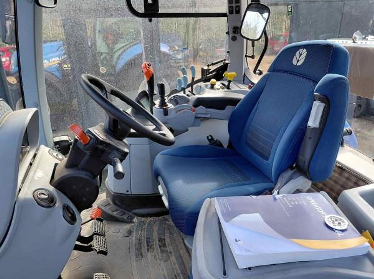 Used NEW HOLLAND T7.210