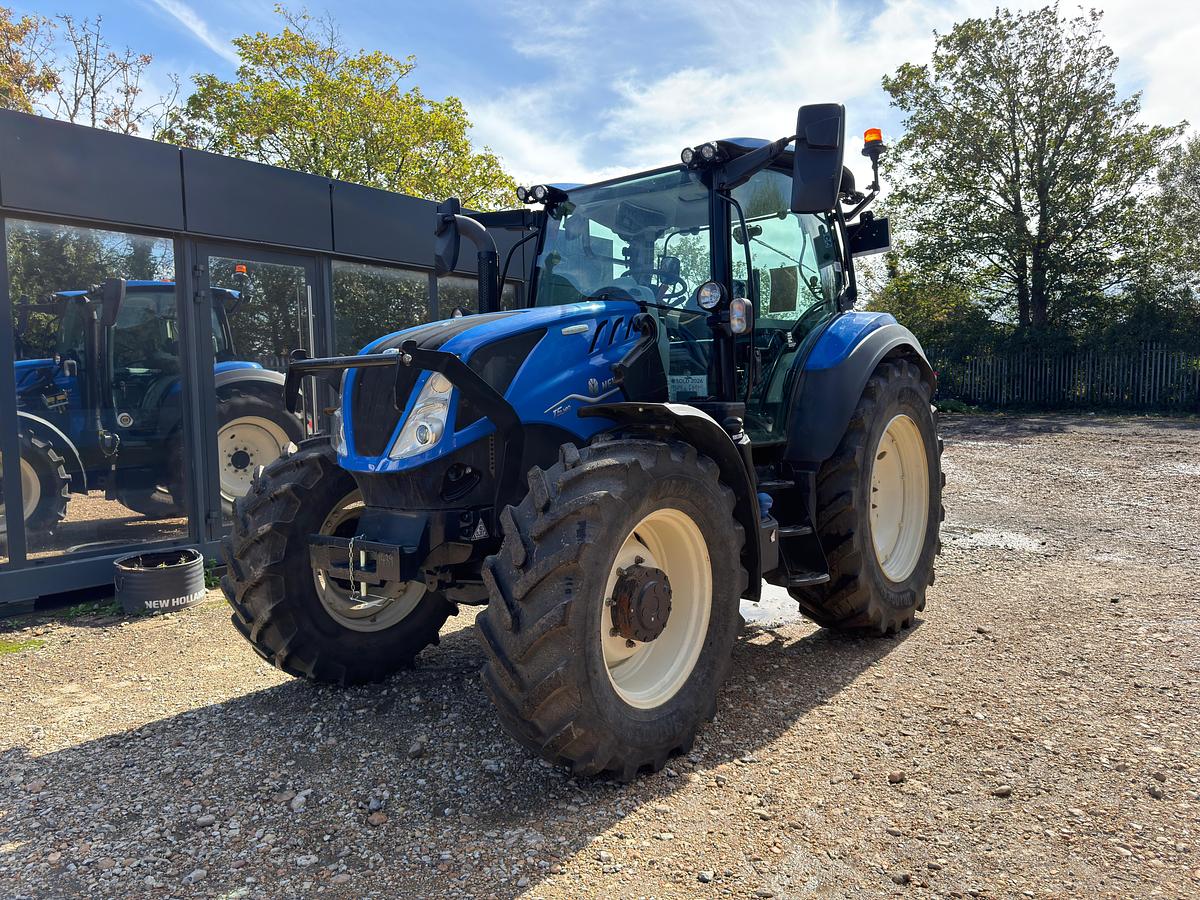 Used 2025 NEW HOLLAND T5.140