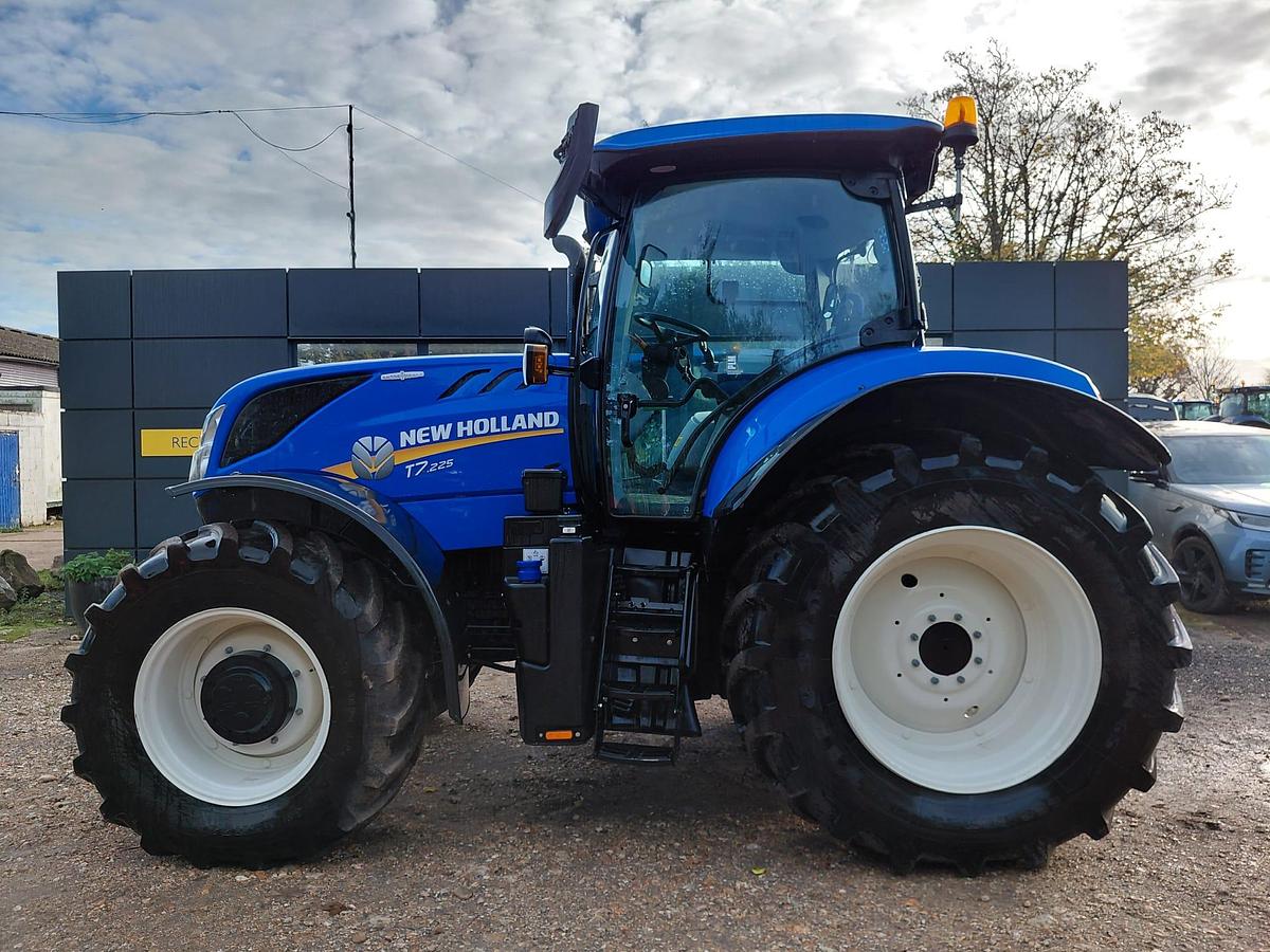 Used 2024 NEW HOLLAND T7.225 AUTO COMMAND