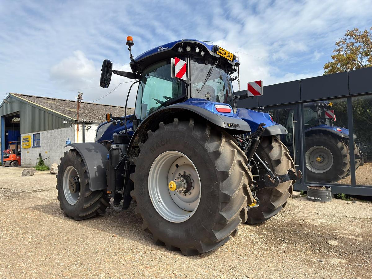 Used 2024 NEW HOLLAND T7.300 PLMI AUTO COMMAND