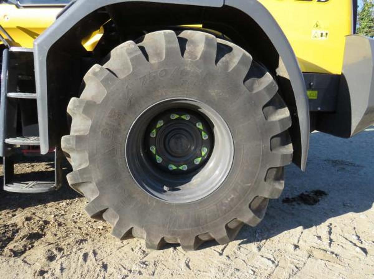 Used NEW HOLLAND W170 D