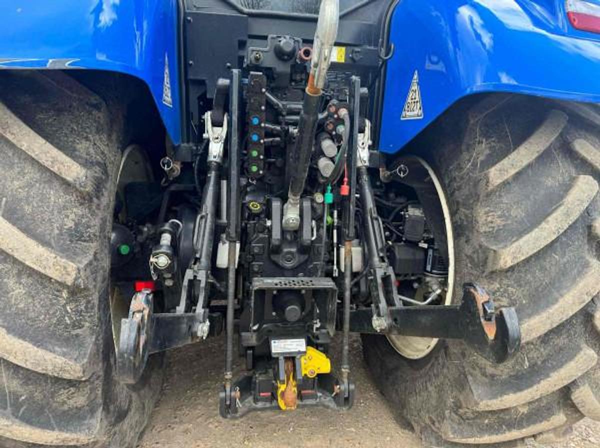 Used NEW HOLLAND T7.225