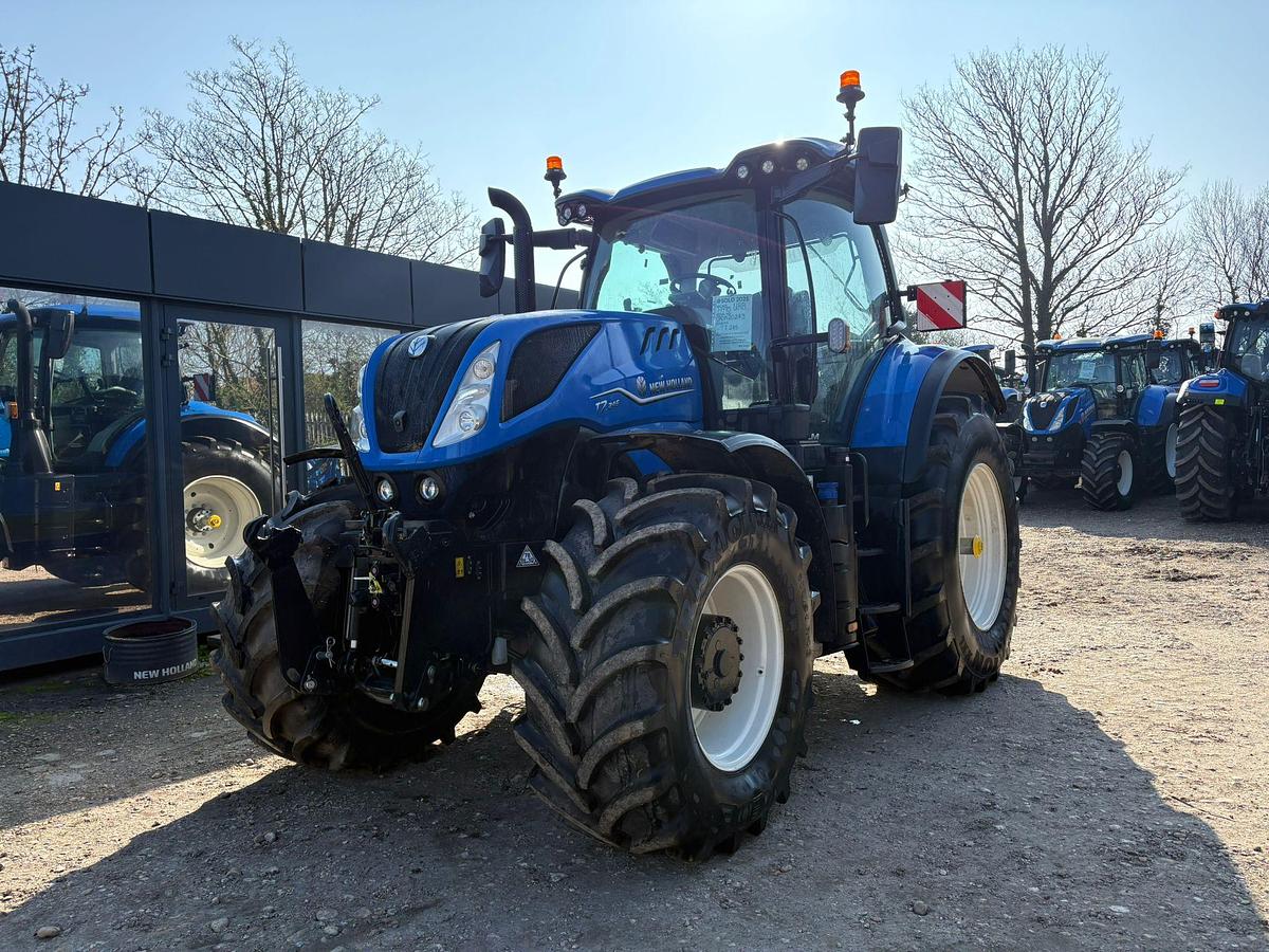 Used 2025 NEW HOLLAND T7.245 POWER COMMAND