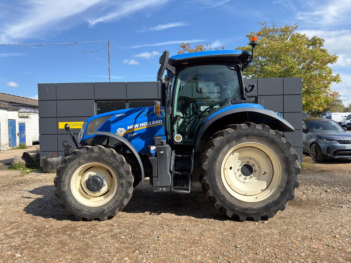Used 2025 NEW HOLLAND T6.180 DYANMIC COMMAND