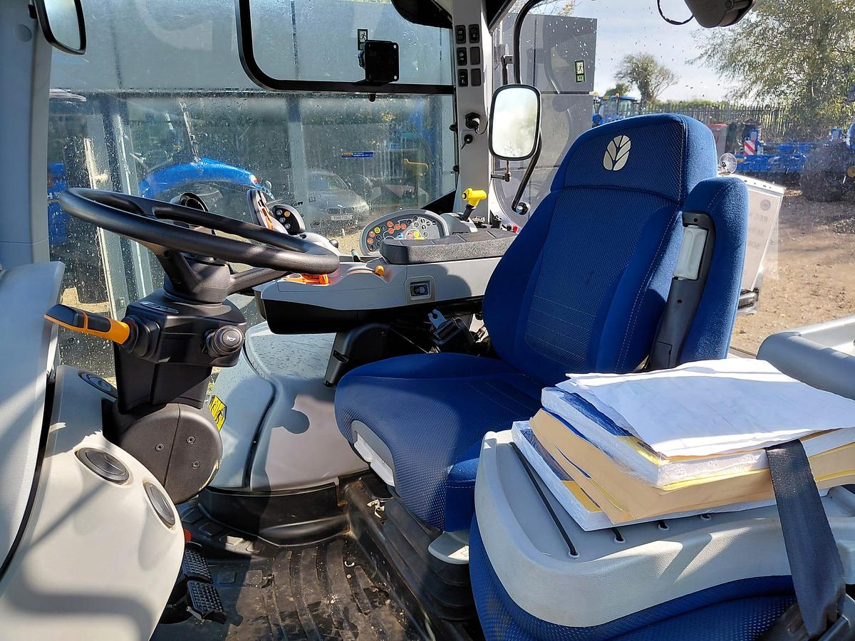 Used 2024 NEW HOLLAND T7.225 AUTO COMMAND