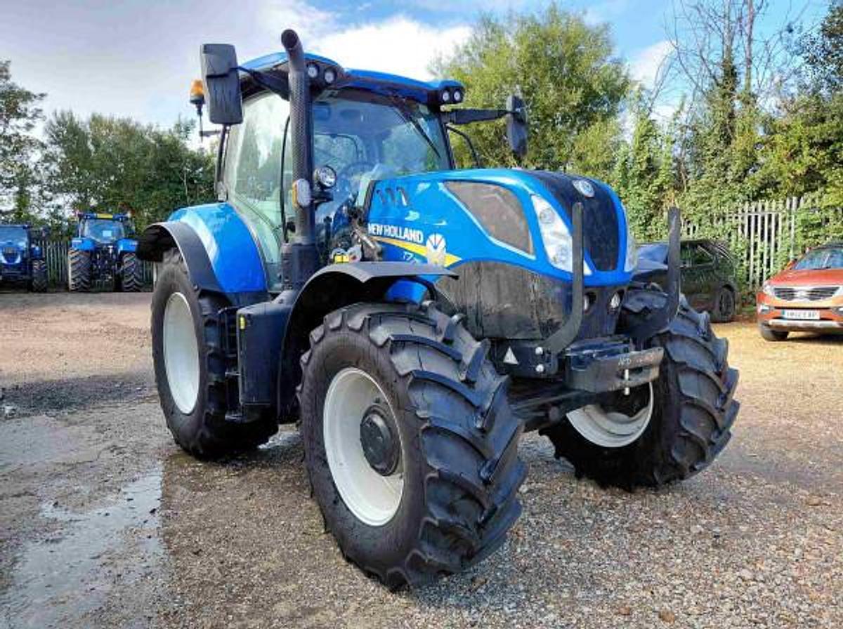Used NEW HOLLAND T7.210