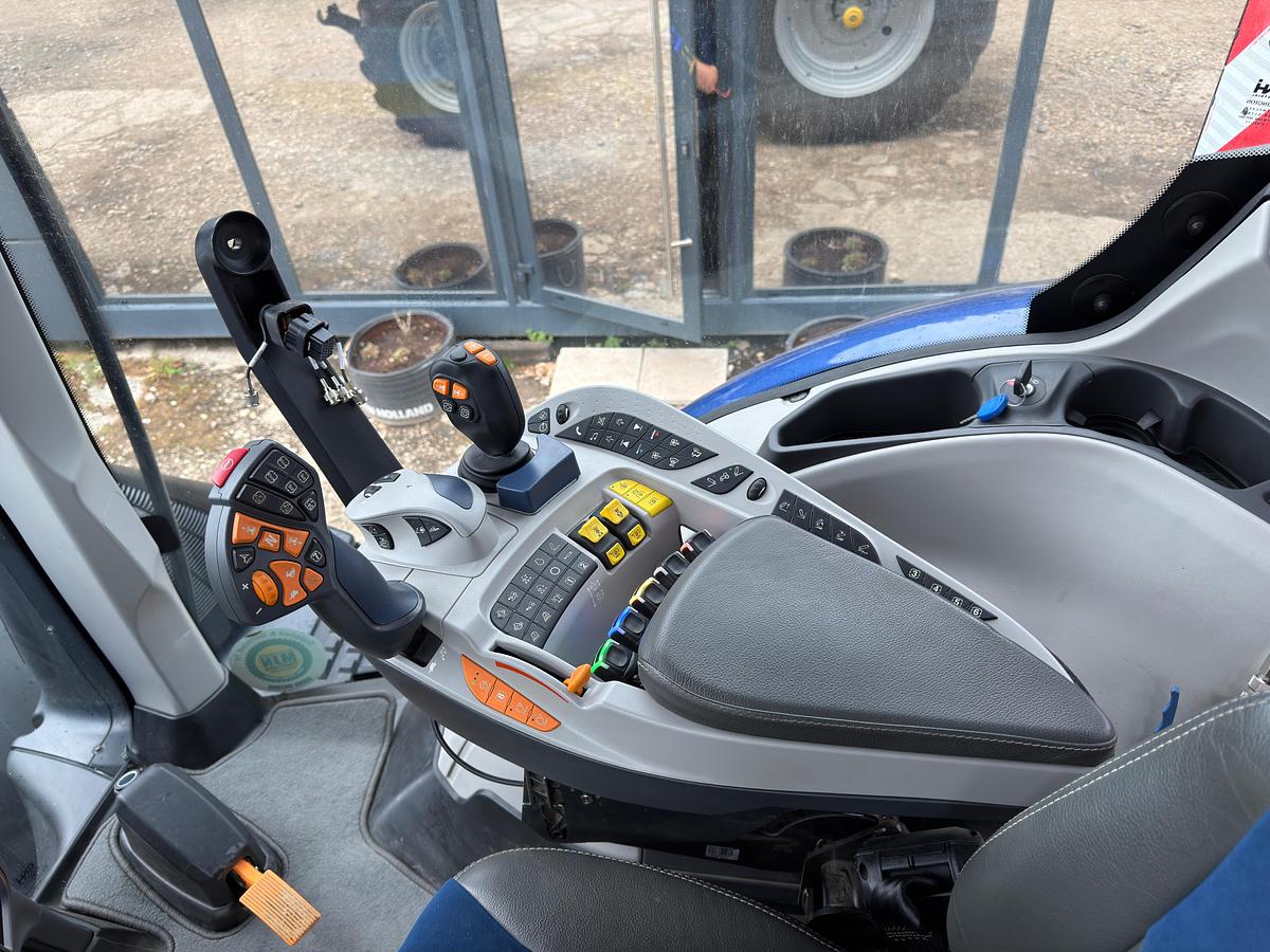 Used 2025 NEW HOLLAND T7.315 HD PLMI AUTO COMMAND