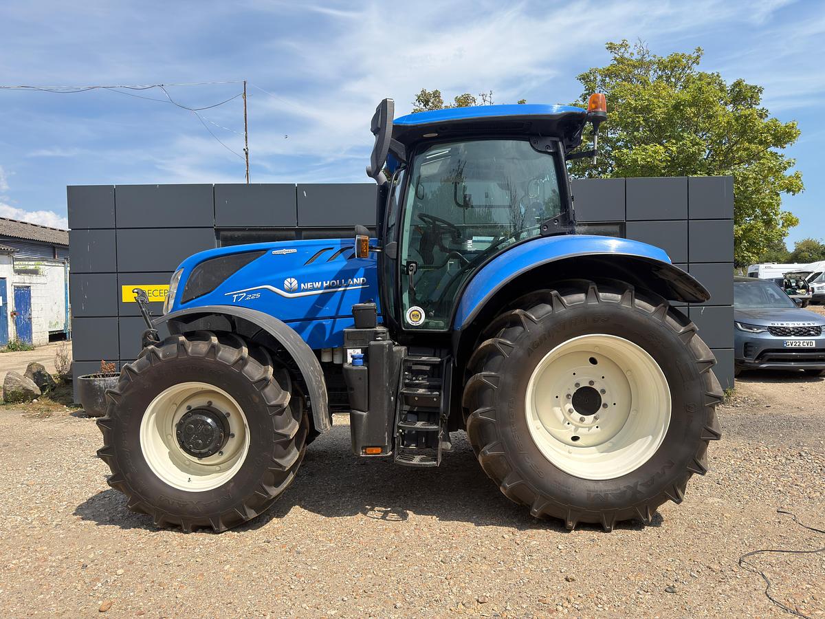 Used 2024 NEW HOLLAND T7.225