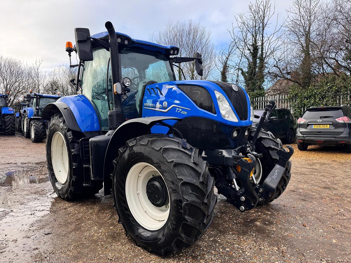 Used 2022 NEW HOLLAND T7.225 AUTO COMMAND