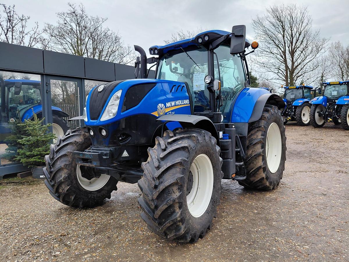 Used 2025 NEW HOLLAND T7.210
