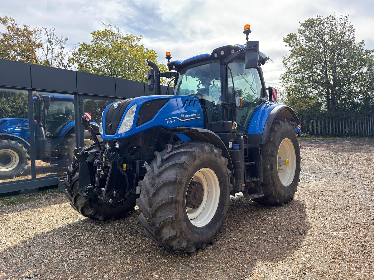 Used 2025 NEW HOLLAND T7.260 PLMI POWER COMMAND