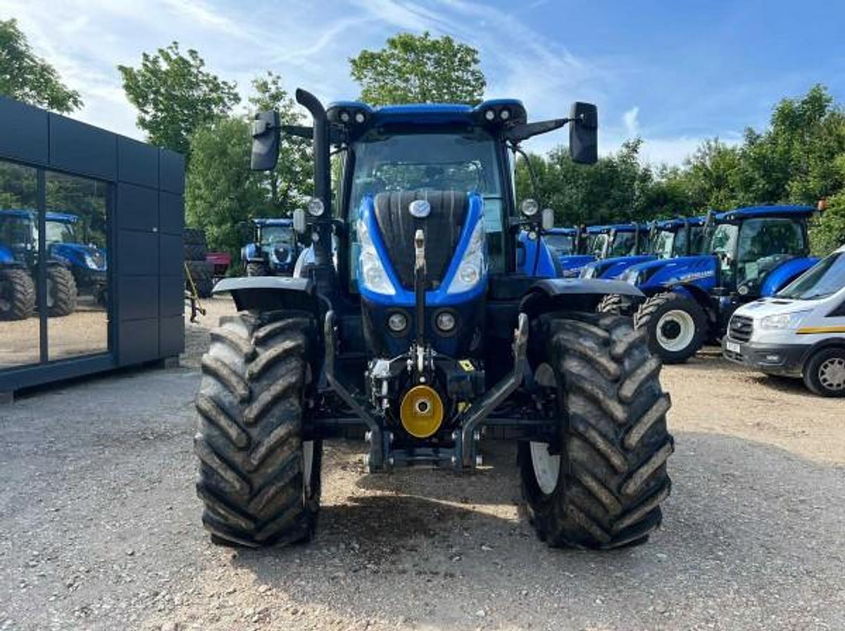 Used NEW HOLLAND T7.225