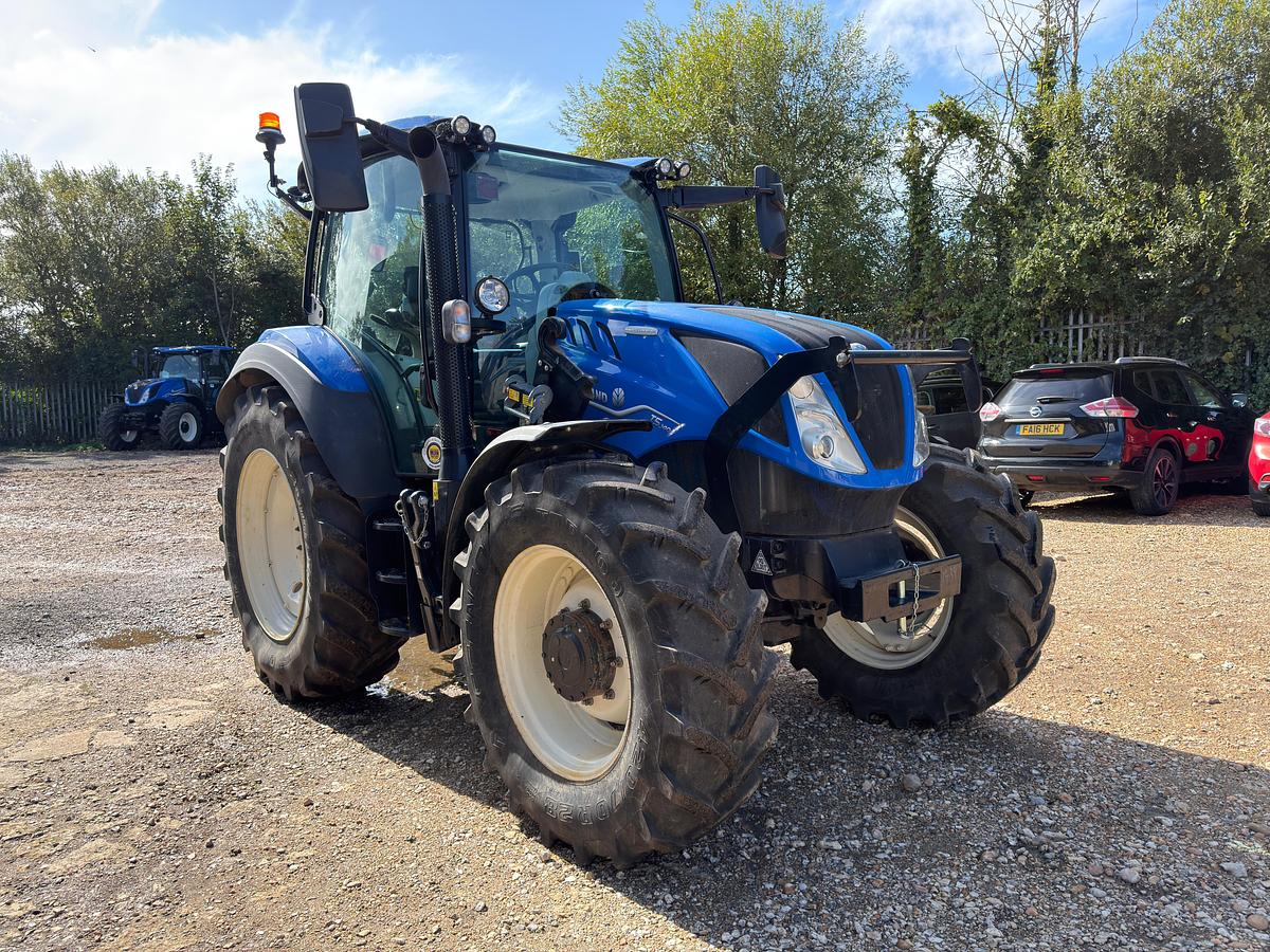 Used 2025 NEW HOLLAND T5.140