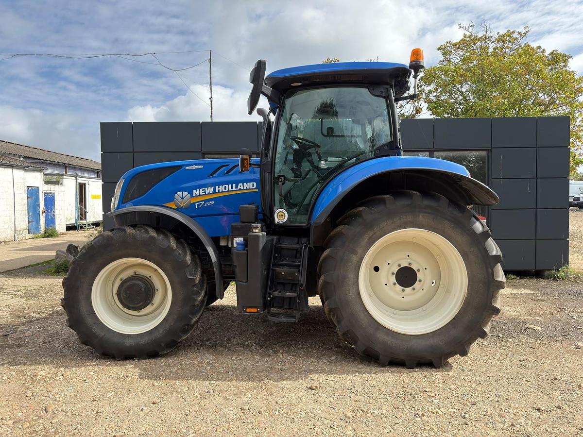 Used 2024 NEW HOLLAND T7.225