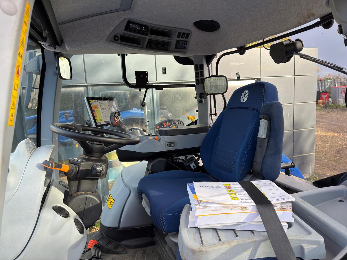Used 2025 NEW HOLLAND T7.225