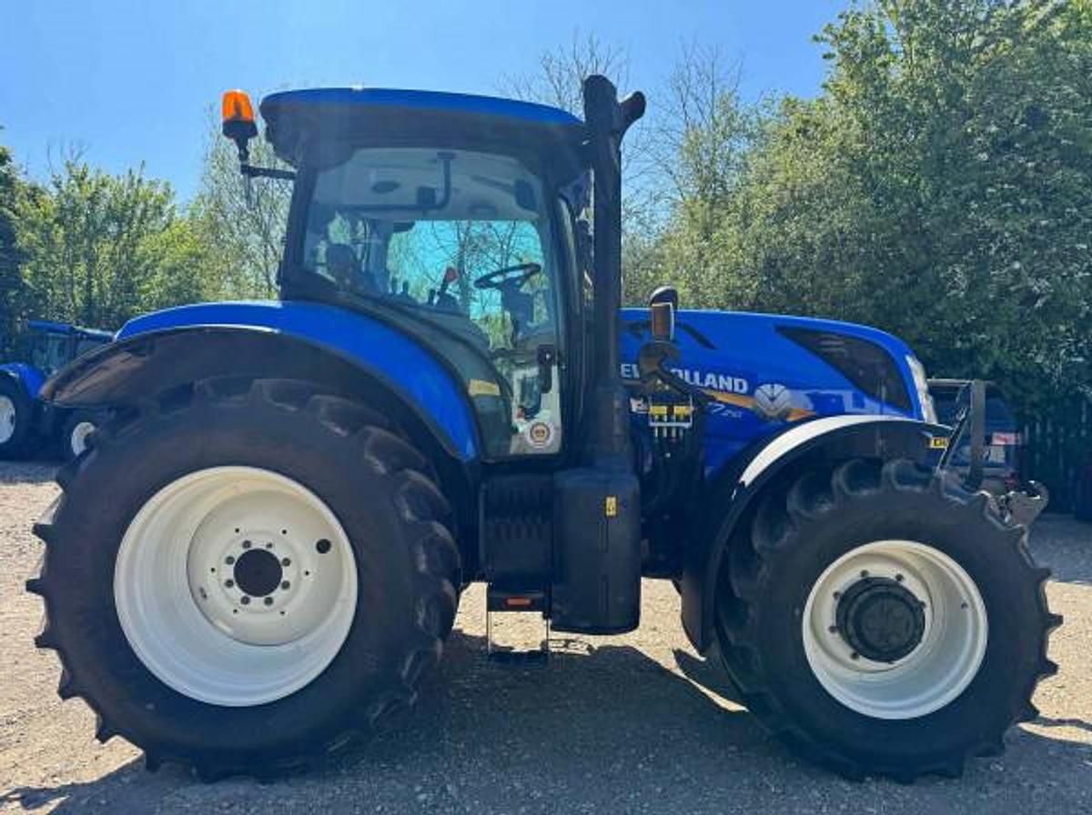 Used NEW HOLLAND T7.210
