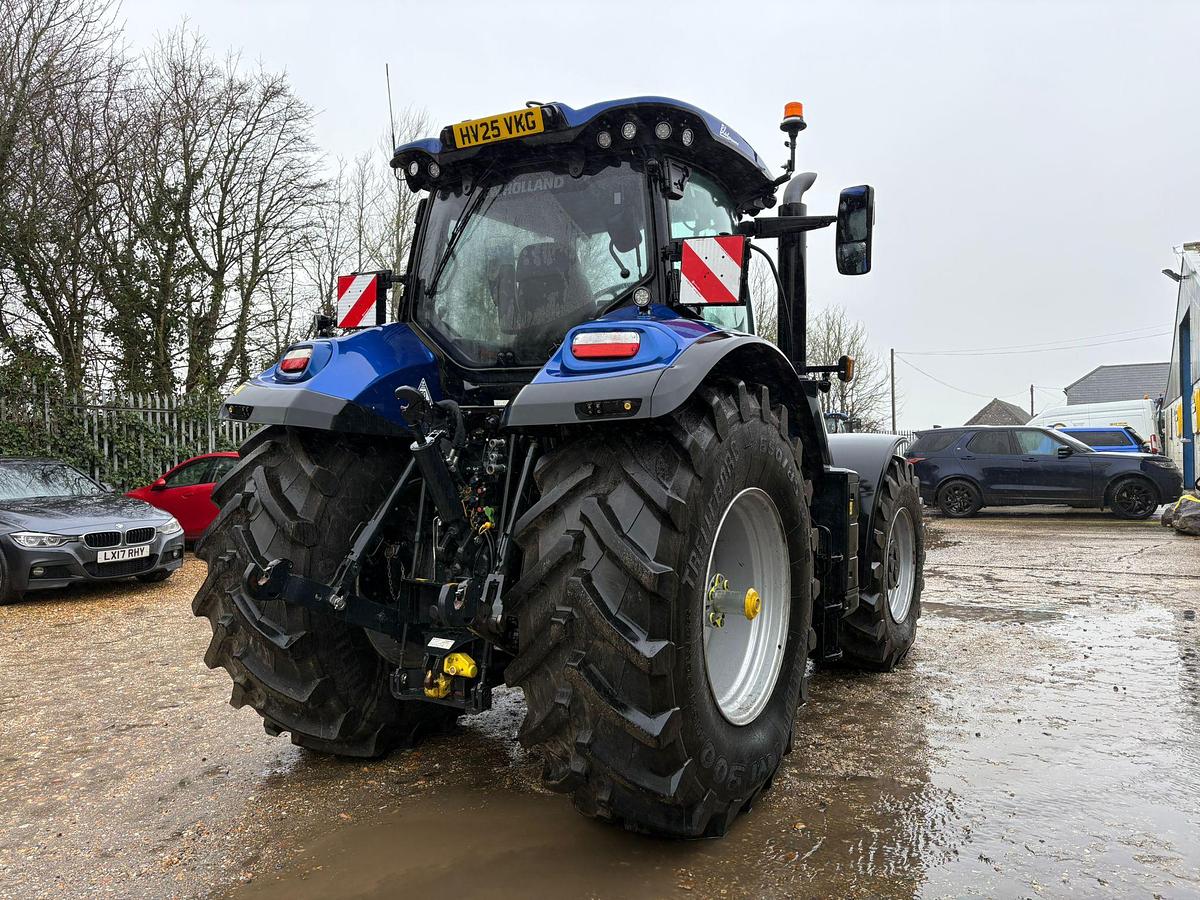 Used 2025 NEW HOLLAND T7.300 PLMI AUTO COMMAND