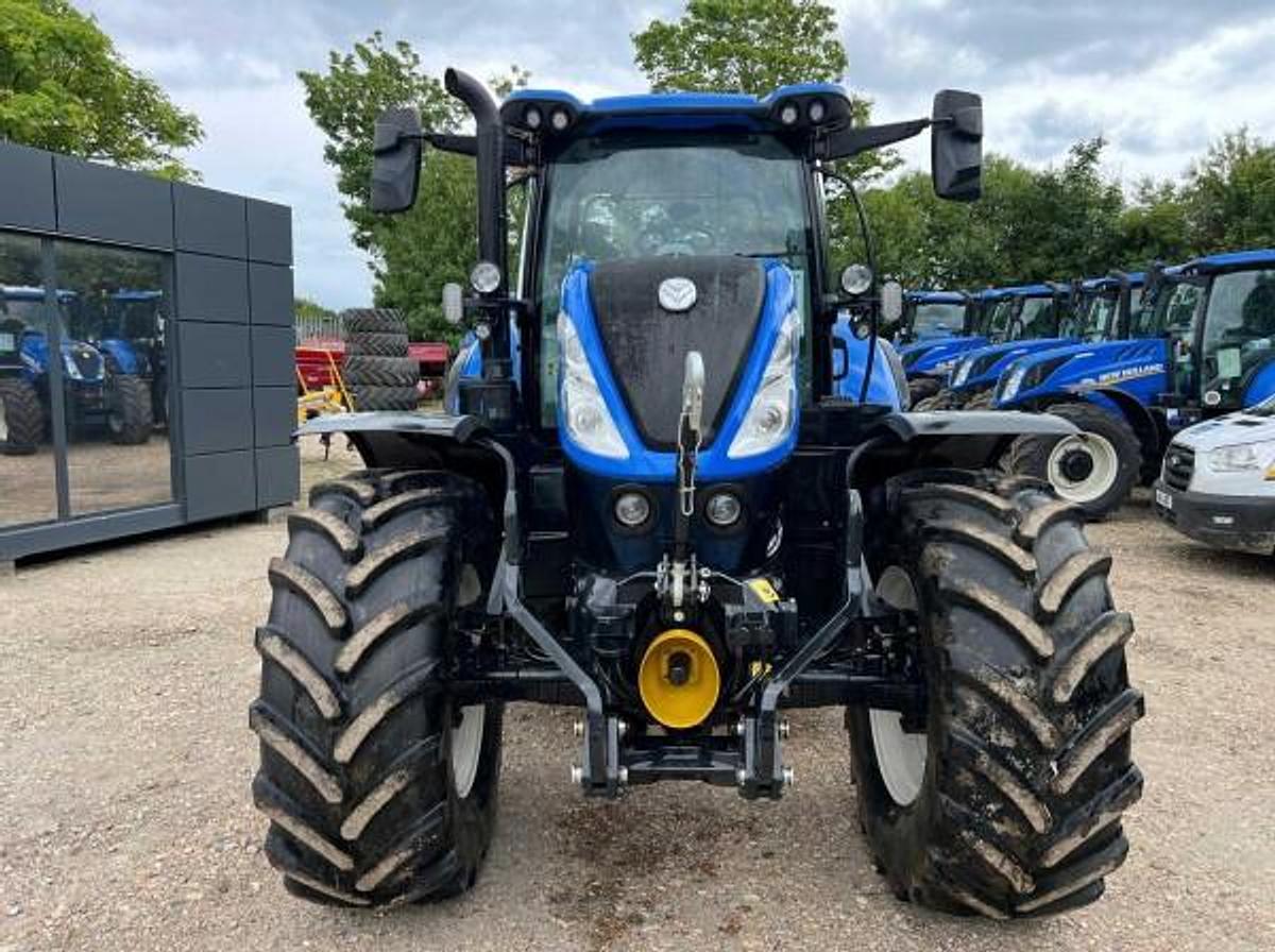 Used NEW HOLLAND T7.225