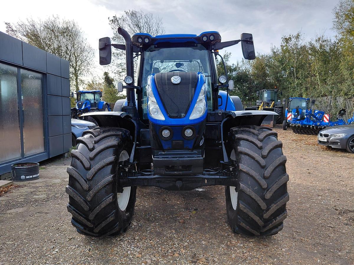 Used 2024 NEW HOLLAND T7.225 AUTO COMMAND
