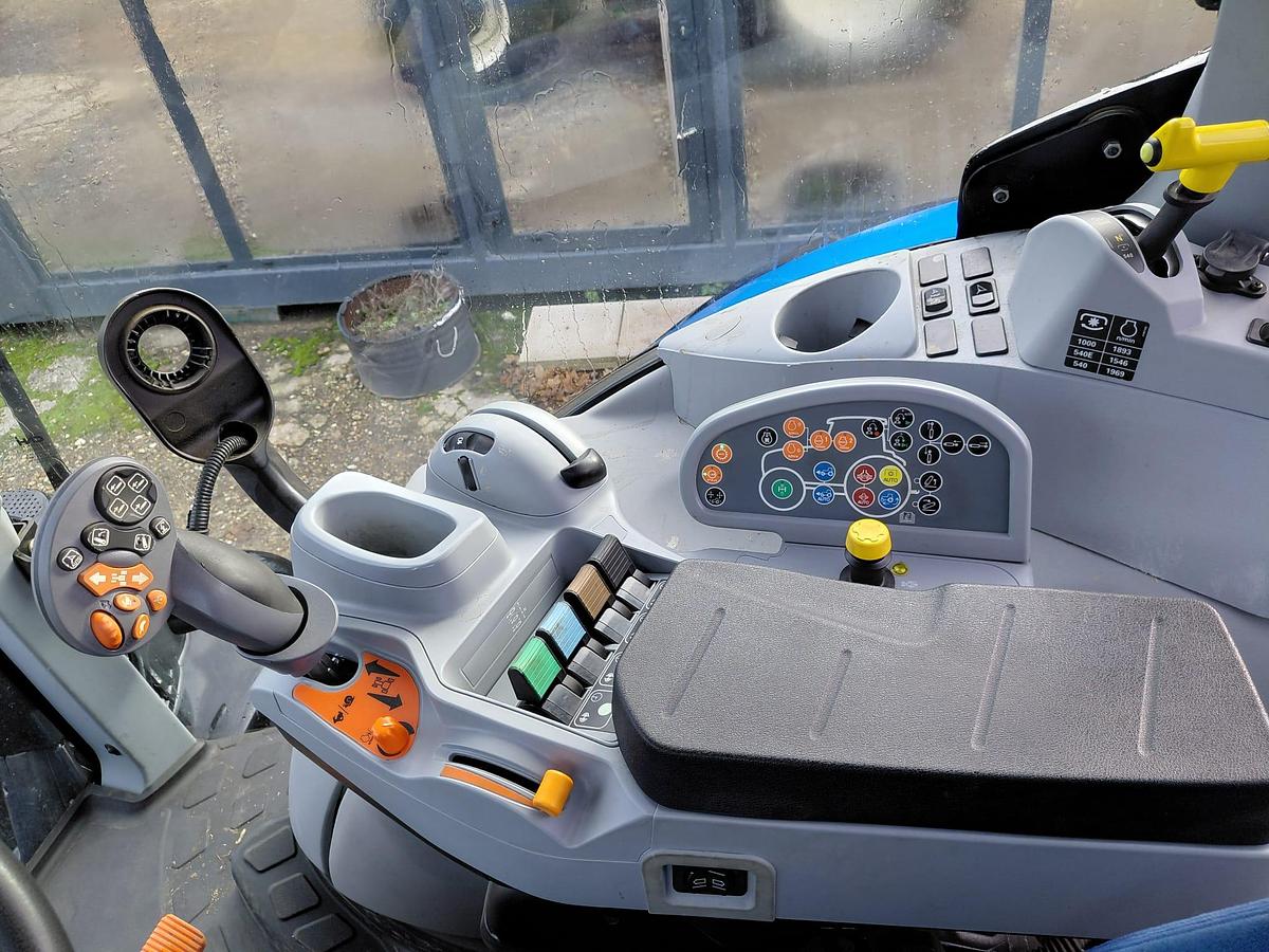 Used 2024 NEW HOLLAND T7.225 AUTO COMMAND