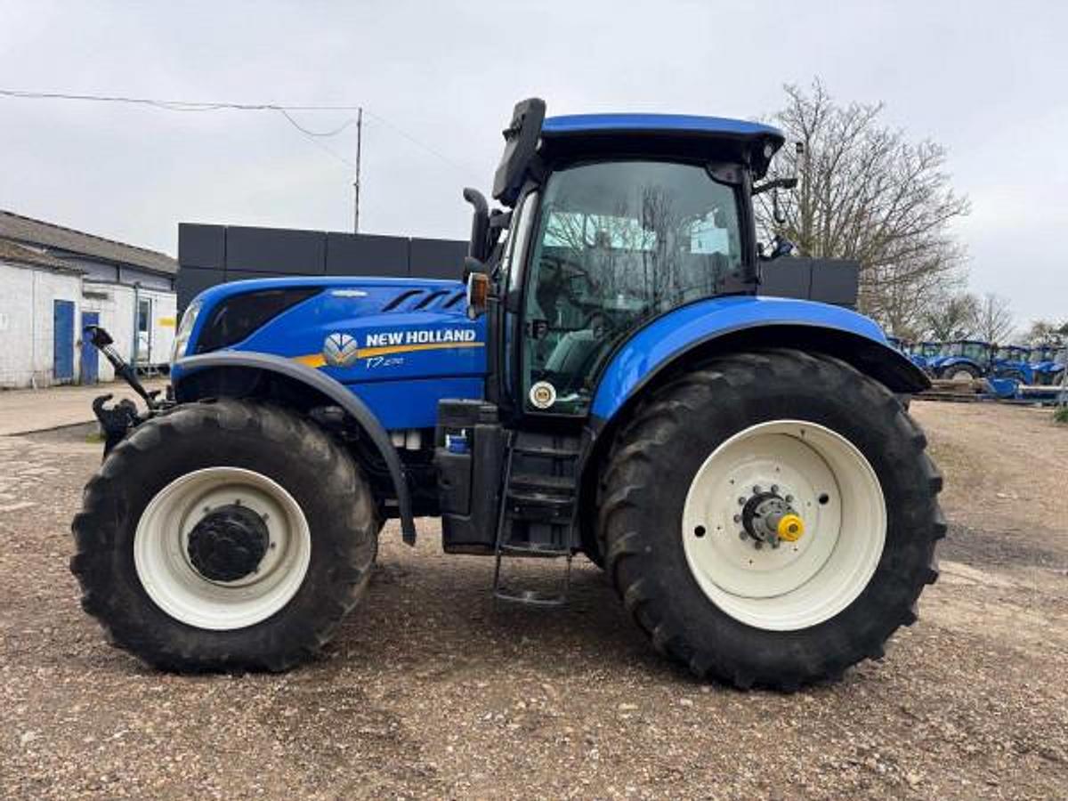 Used NEW HOLLAND T7.270 AUTO COMMAND
