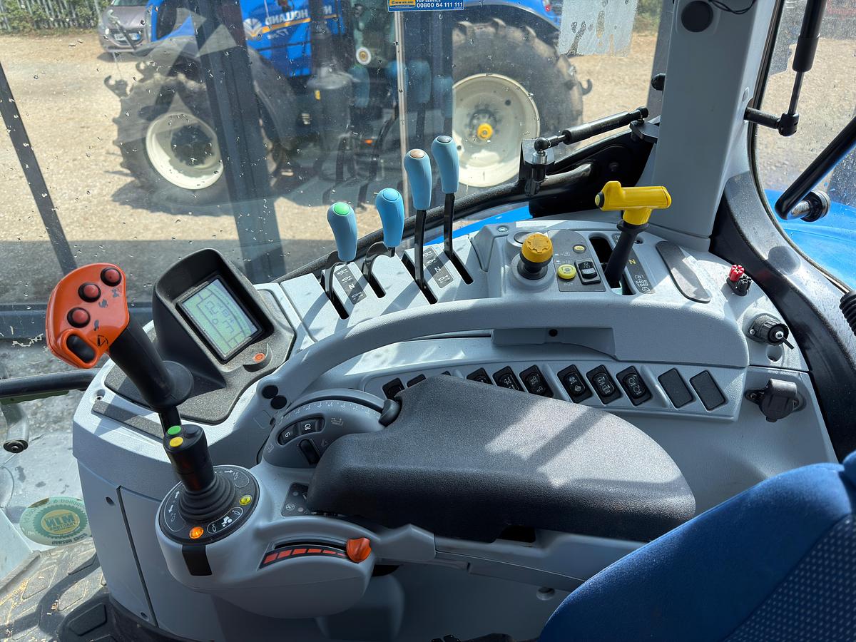 Used 2025 NEW HOLLAND T7.245 POWER COMMAND