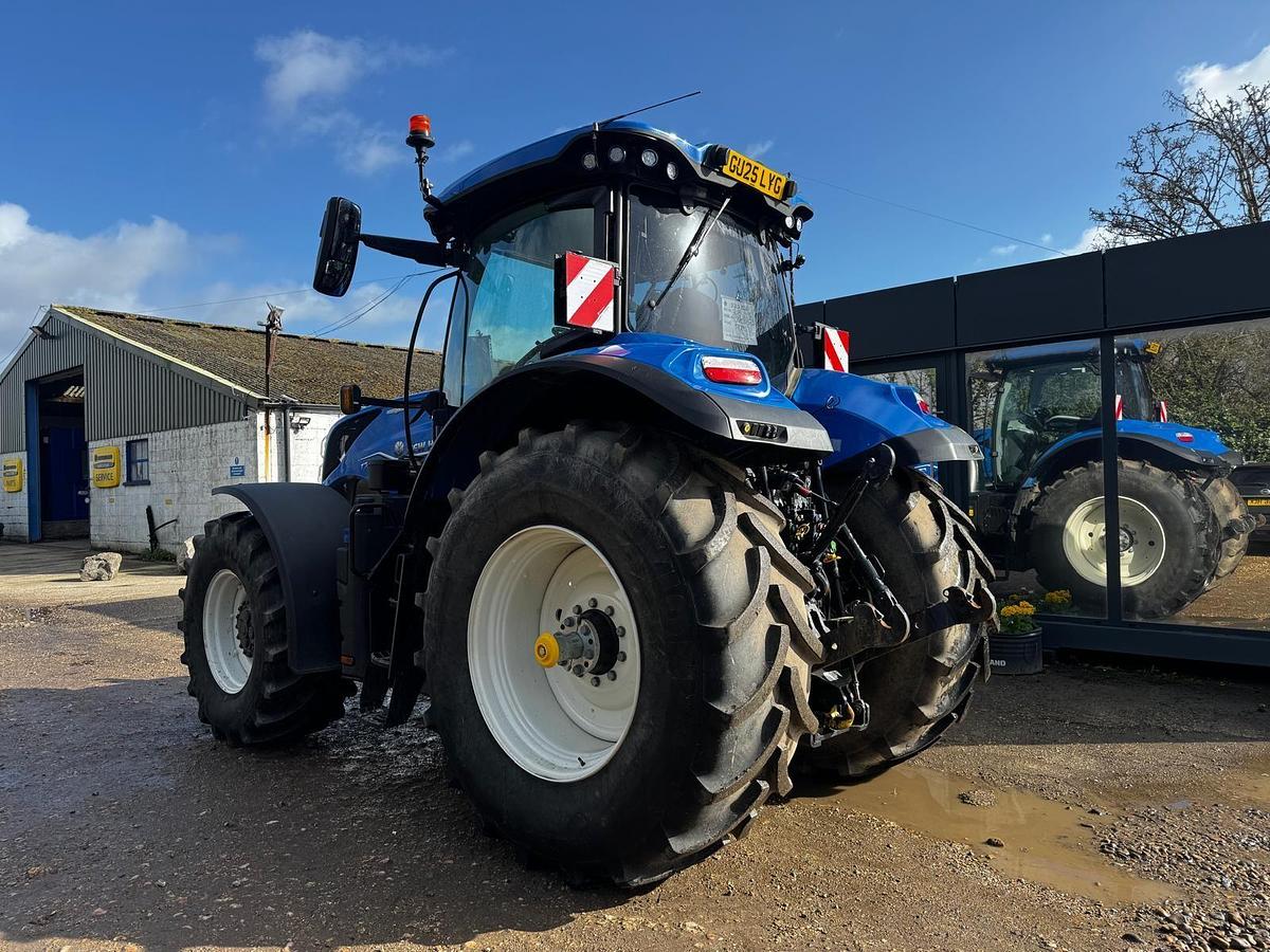 Used 2025 NEW HOLLAND T7.270 AUTO COMMAND