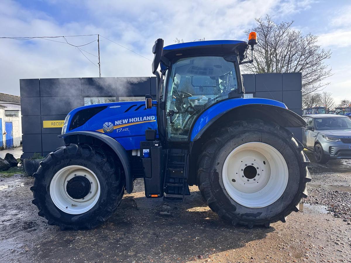 Used 2024 NEW HOLLAND T7.225 AUTO COMMAND