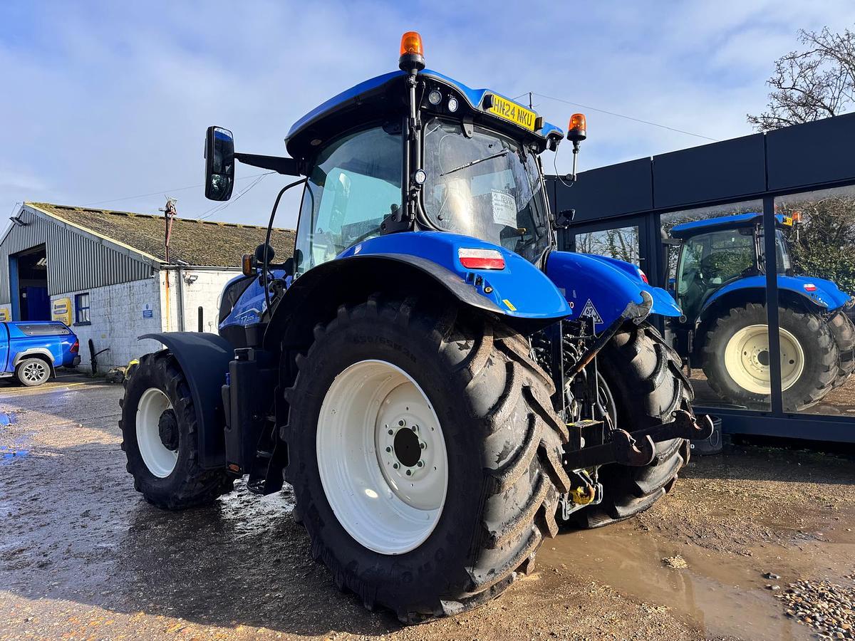 Used 2024 NEW HOLLAND T7.225 AUTO COMMAND