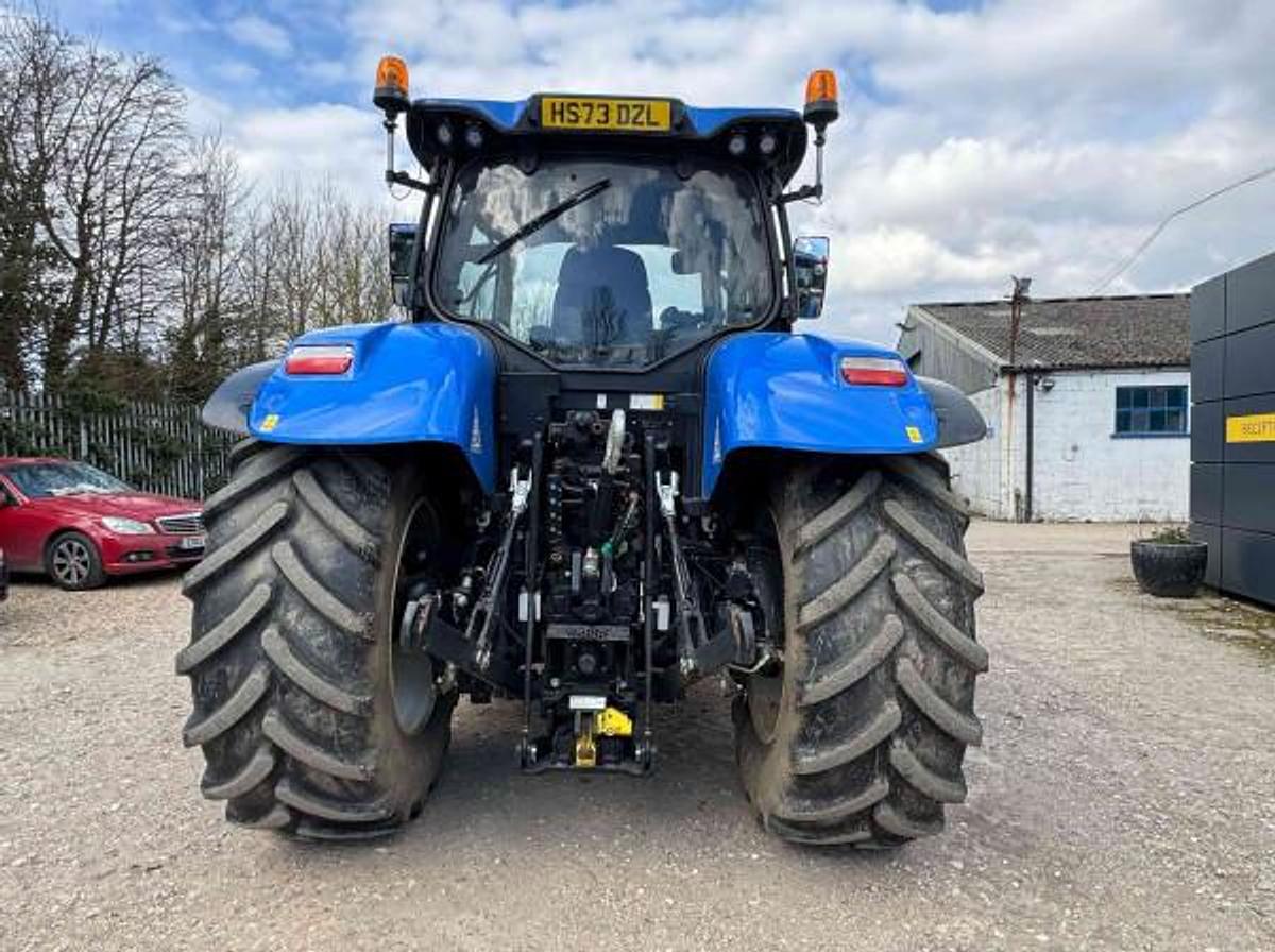 Used NEW HOLLAND T7.225