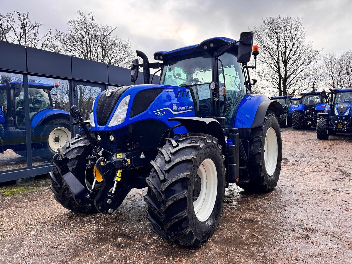 Used 2022 NEW HOLLAND T7.225 AUTO COMMAND