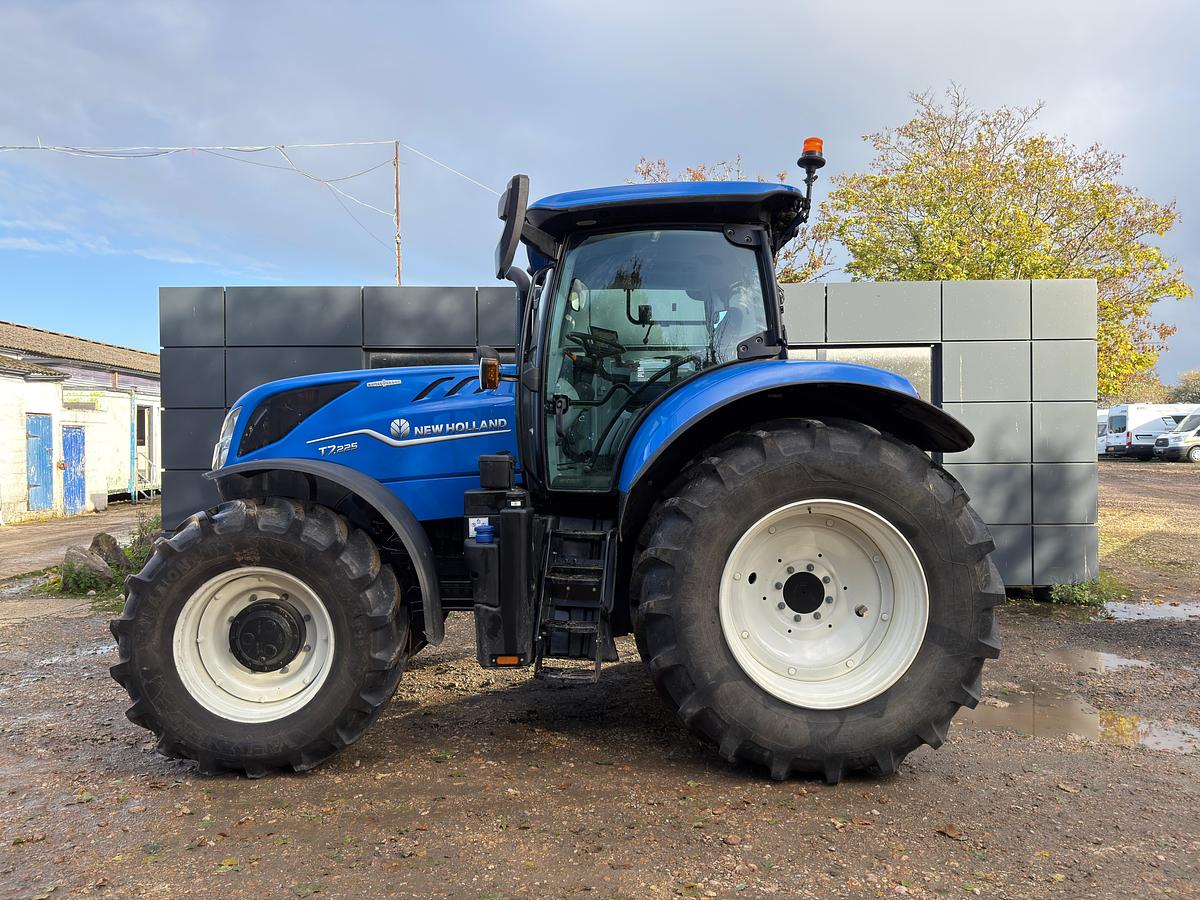 Used 2025 NEW HOLLAND T7.225