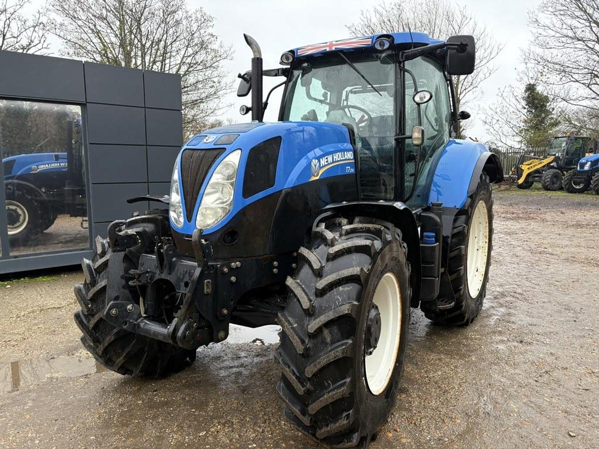 Used 2014 NEW HOLLAND T7.210